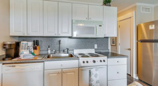Апартаменты Top-floor Condo w/ Ocean Views in Hilton Head!