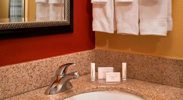 Номер Standard Courtyard by Marriott Louisville East