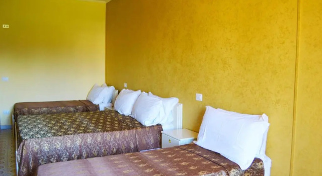 Четырёхместный номер Standard с балконом Hotel Costa Jonica