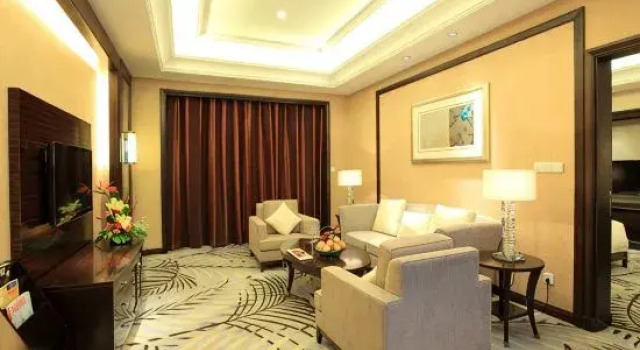 Люкс Deluxe Howard Johnson Tongfang Plaza Zhuji