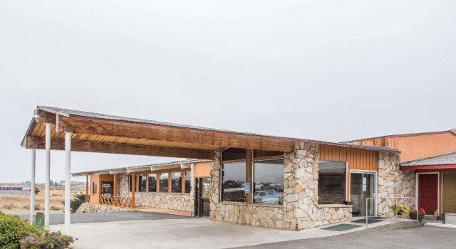 Четырёхместный люкс Knights Inn Boardman