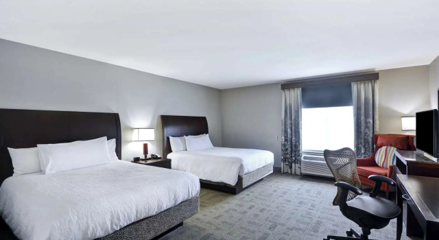 Четырёхместный номер Standard с красивым видом из окна Hilton Garden Inn Toledo / Perrysburg