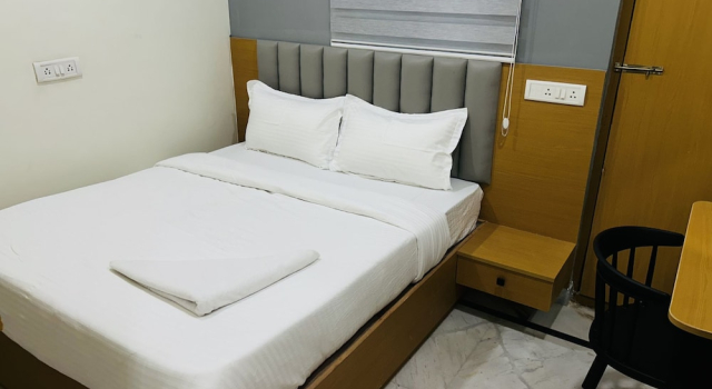 Апартаменты Deluxe Hotel V CHECK INN