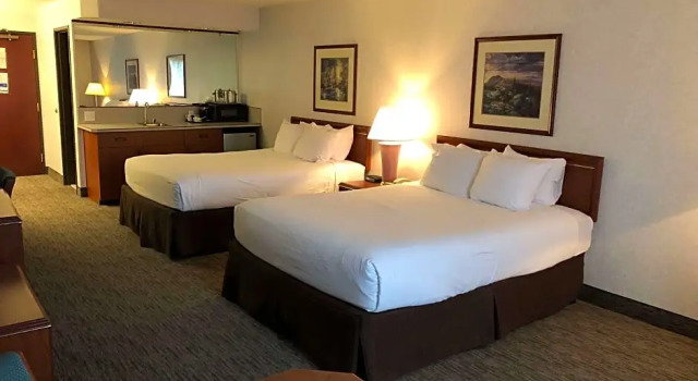 Четырёхместный люкс Shilo Inn Klamath Falls