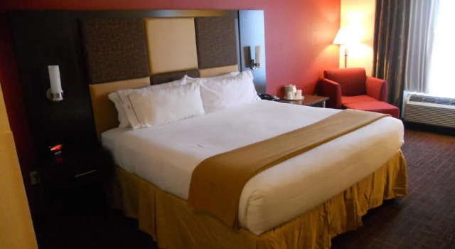 Двухместный номер Standard Holiday Inn Express & Suites Greensburg by IHG
