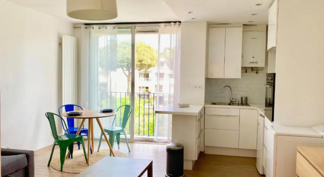 LE FLOW - Studio Quartier Ponant - accès WIFI, 15 min des plages à pieds, Book Hotel La Grande-Motte Camargue