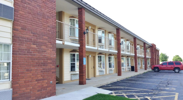 Americas Best Value Inn-Belvidere/Rockford, Book Hotel Hoteller i Belvidere med parkering, Parkering