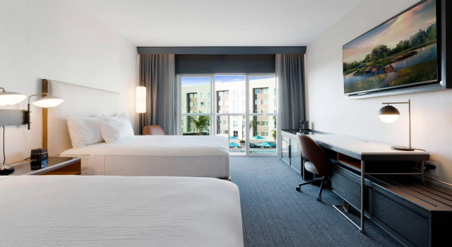 Четырёхместный номер Standard с балконом и с видом на воду Courtyard by Marriott Marina del Rey