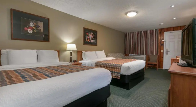 Четырёхместный номер Deluxe Courtesy Inn Downtown Eugene