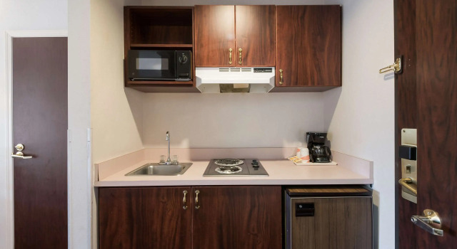 Четырёхместный люкс Quality Inn Grand Suites Bellingham