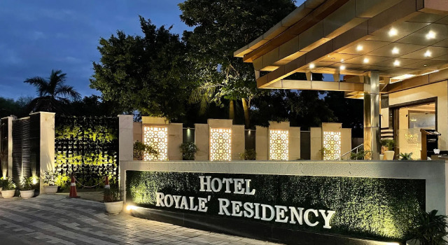 Номер Deluxe Royale Sarovar Portico Agra