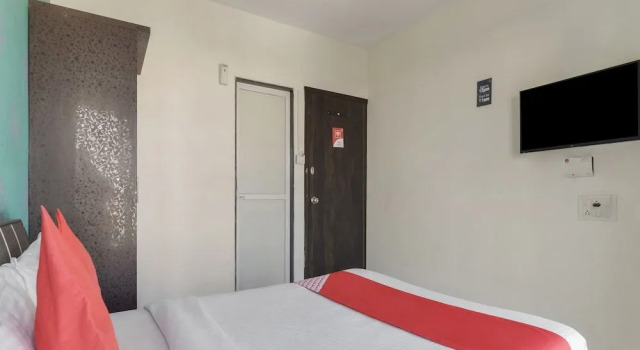 OYO 22920 Executive Skyline Service Apartments