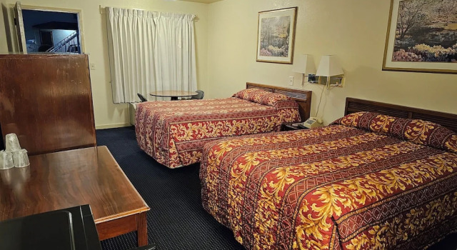 Четырёхместный номер Standard Terrace Inn and Suites