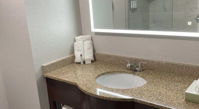 Двухместный люкс Elker Inn & Suites