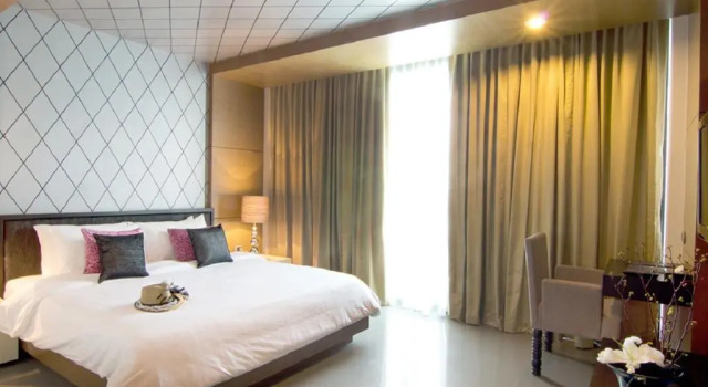 Люкс Way с 2 комнатами с балконом и с видом на море Отель Way Hotel Pattaya