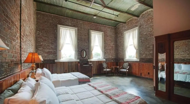 Номер Superior Inn at the Old Jail