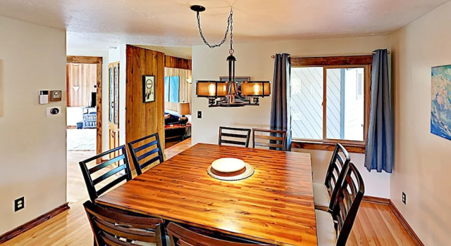 New Listing! Bend Basecamp W/ Hot Tub, Fenced Yard 3 Bedroom Home, Book Hotel 4-stjernede hoteller i Bend, 4*