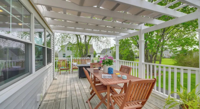 Коттедж Rockland Home w/ Deck 5 Mins to Historic Downtown!
