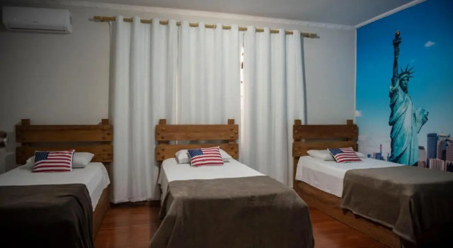 Четырёхместный номер Economy Hotel e Hostel Alvorada do Sol