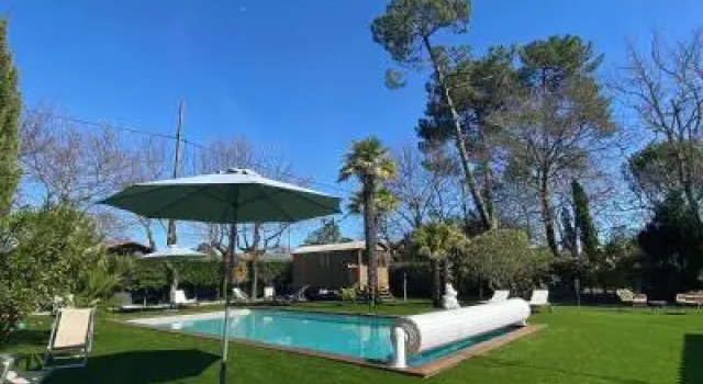 La Villa Herbert - Piscine chauffée, Spa et Vélos gratuits, Забронировать Вилла Отели Бассен-д'Аркашон с парковкой, Парковка