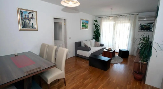Апартаменты с 2 комнатами с балконом и с частичным видом на море Apartments M&M