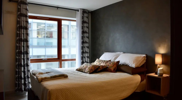 Artistic 1 Bedroom Apartment With Balcony Ifsc