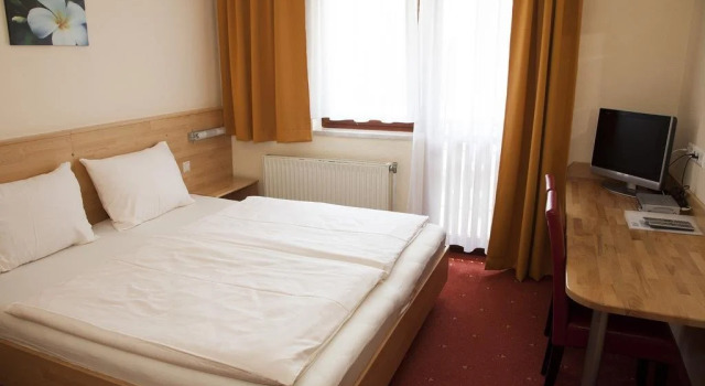 Apetlon`er Familie Böhm, Book Hotel Illmitz 