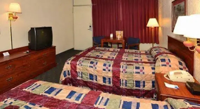 Rodeway Inn & Suites, Buchen Sie Hotel Harriman Tennessee