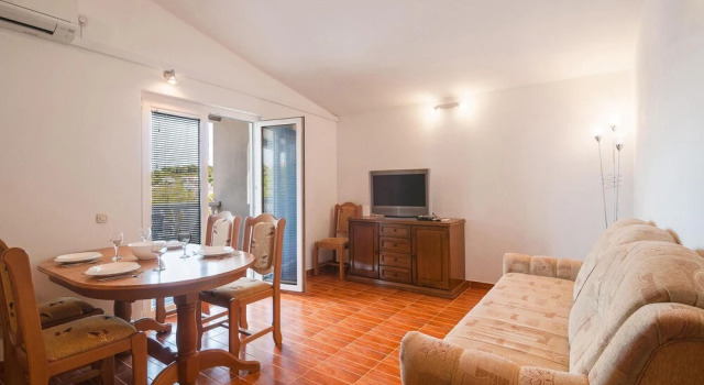 Awesome Apartment in Supetar-splitska With 1 Bedrooms and Wifi