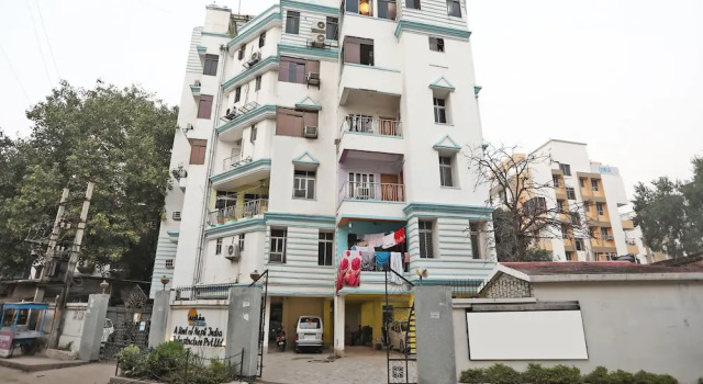 OYO 165 Nesh Inn Heritage