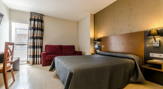 Трёхместный номер Standard с балконом Hotel Regio Cádiz