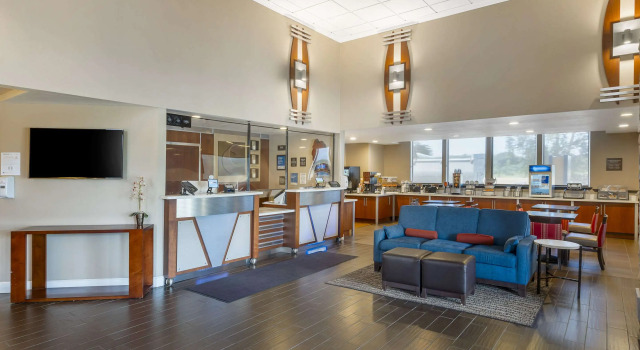 Comfort Inn & Suites Redwood Country, Rezerwuj Hotel Fortuna Kalifornia