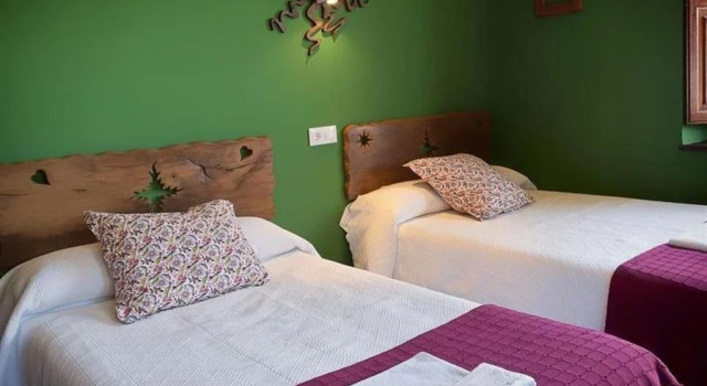 Hostal Peña Santa, Book Hotel Hotels in Asturias with Parking, Parking