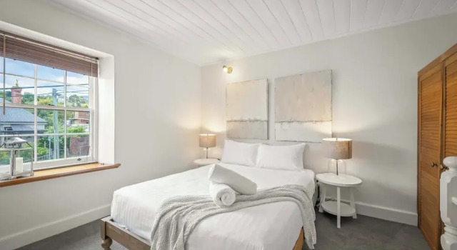 Stylish 3 Bedroom Townhouse - Hobart CBD, Забронировать Дом для отпуска Коттеджи Хобарт, рядом с Англиканская церковь Св. Георга, Коттедж