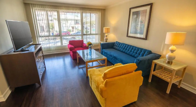 Двухместный люкс с балконом Cal Mar Hotel Suites