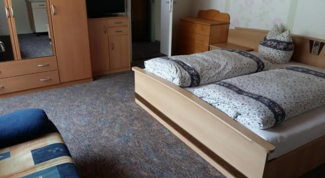 FEWO Angelika Behindertengerecht, Prenota Hotel Meura Sonneberg
