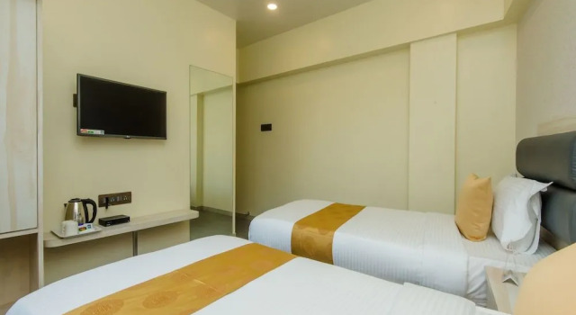OYO 10899 Hotel Meadow Inn
