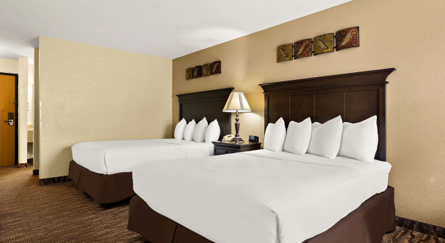 Четырёхместный номер Standard Best Western Center Pointe Inn