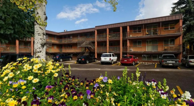 Коттедж Silverglo Condominiums Unit 209