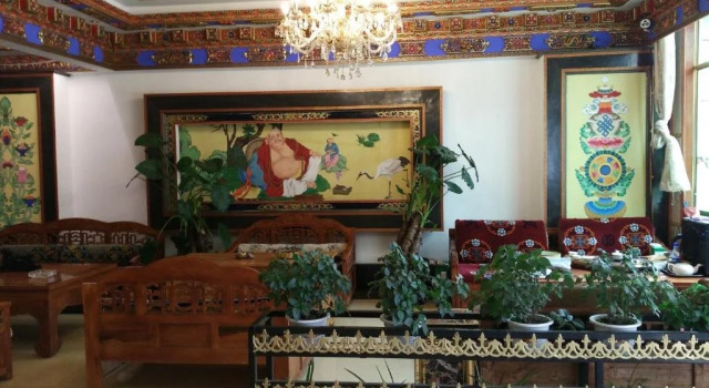 Tea Horse Road Hotel, Rezerwuj Hotel Hotele w Lhasa z parkingiem, w pobliżu Ramoche Temple, Parking