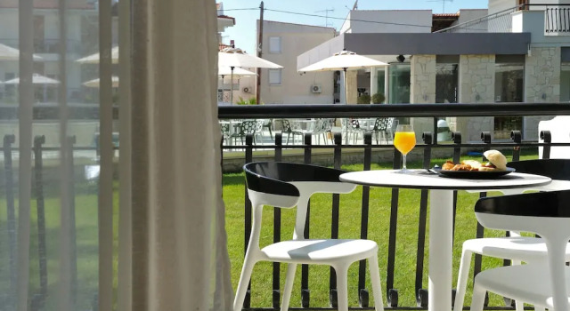Трёхместный номер Standard с балконом и с красивым видом из окна Aristotelis Hotel