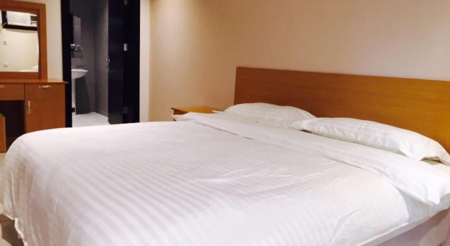 Al Amoria Furnished Apartments 4