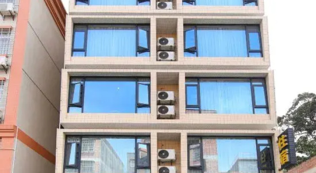 Luoding City Story Hotel, Boek Hotel Hotels in Guangdong met parkeren, Parkeren