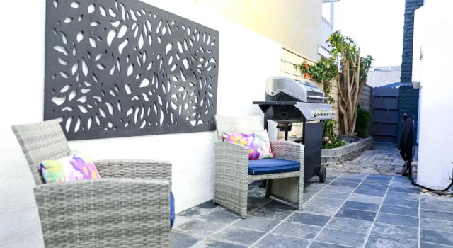 Lovely Beach Home - 2 min walk to the beach - Game Room - Channel Islands!, Buchen Sie Hotel Oxnard Kalifornien, in der Nähe von Oxnard State Beach