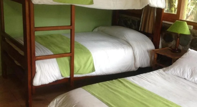 Hostería Arasari, Book Hotel Hotels in Mindo with Parking, Parking