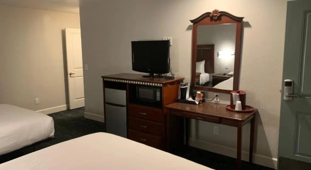 Четырёхместный номер Standard Stargazer Hotel