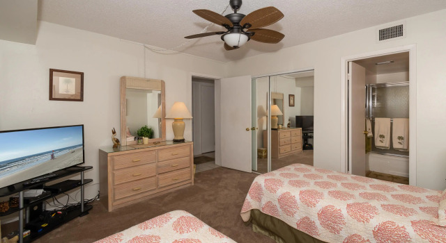 Sandpiper-Lovely direct beachfront condo ~ SP305, Забронировать Отель Нью-Смирна-Бич Daytona Beach Area