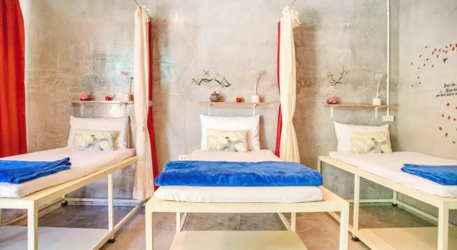 OYO 617 Tira Hostel chalong Phuket
