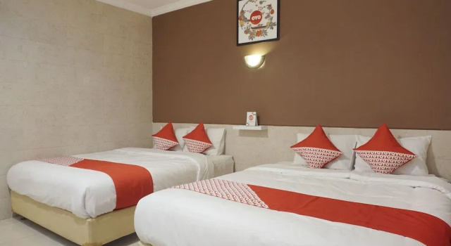 OYO 693 Hotel Safara, Book Hotel Umbulharjo 