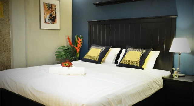 GOODFELLAS THONG LO HOSTEL #No check-in after 5pm # Arrival time required upon booking#, Забронировать Хостел Хостелы Бангкока, рядом с Торговый комплекс Эмпориум, Хостел